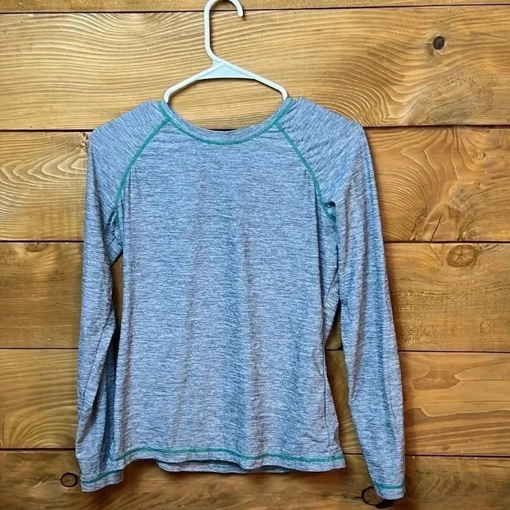 Athleta Zahara Rashguard WOMENS M GRAY LONG SLEEVE athletic top workout running
